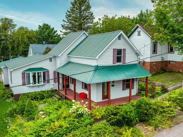 844 8th St, Lake Linden, MI 49945