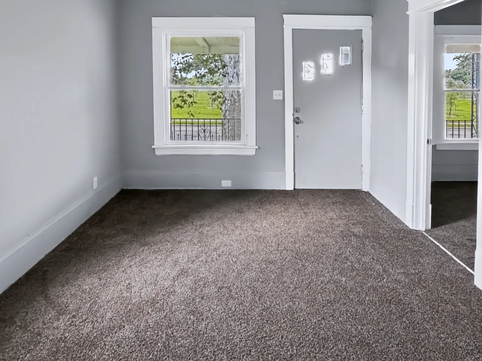 3 bed, 812 sqft, $1,300 — Photo 3