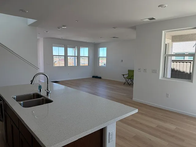 3190 Summit Dr — Photo 10