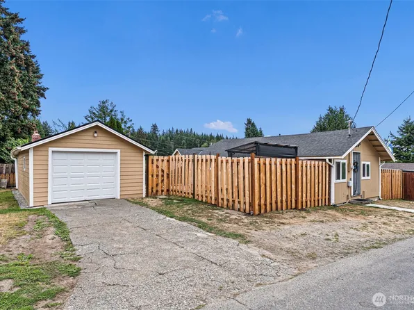 3018 Hollywood Avenue NE, Bremerton, WA 98310