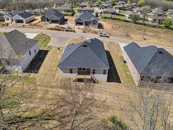 3rd image of 516 Madeleine Cir