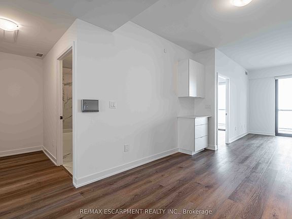 4th image of 2075 Lakeshore Rd #707
