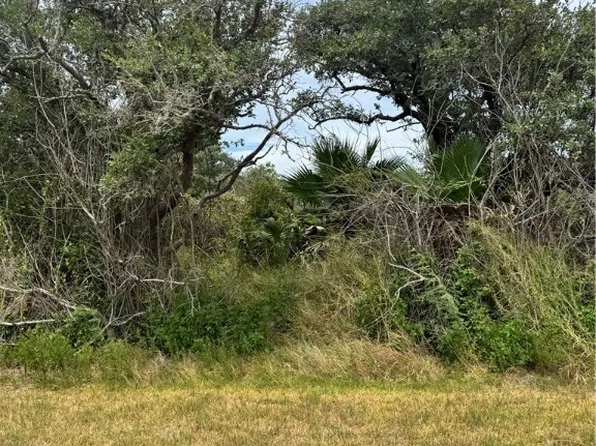 1402 N Pearl St, Rockport, TX 78382