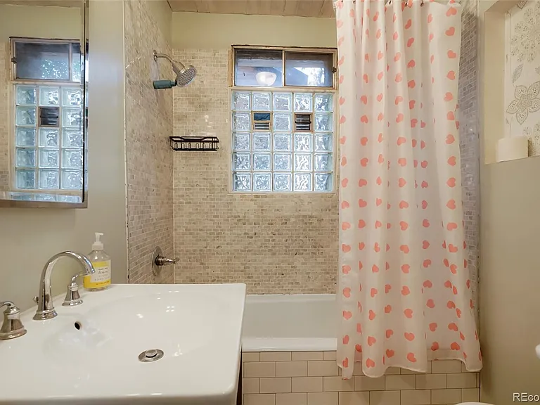 2810 Dahlia St — Photo 10