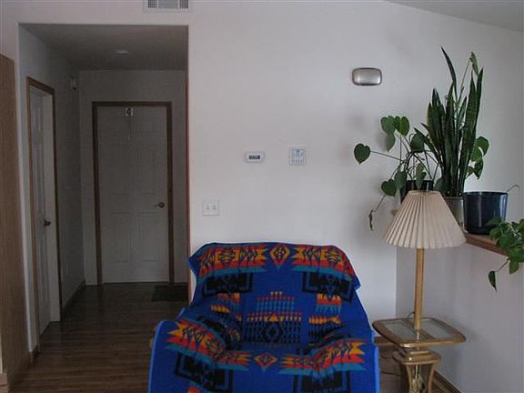 4th image of 305 Farewell Ave