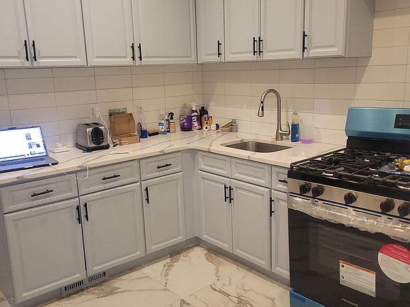 2nd image of 1213 Bay St Floor 2