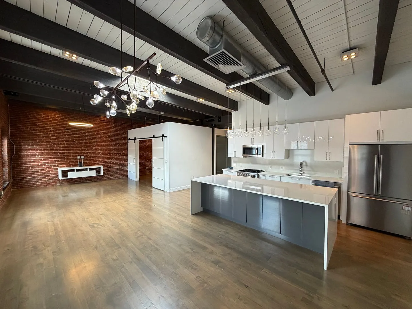 Prime Fort Point 1BR Condo Steps from Seaport & South Boston w/ Garage Parking — Photo 1