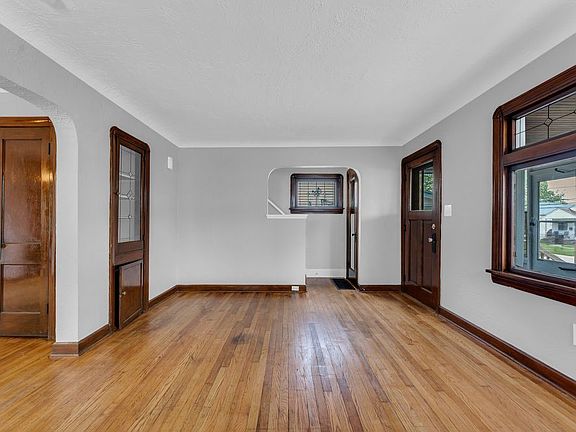 4th image of 5394 E 111th St