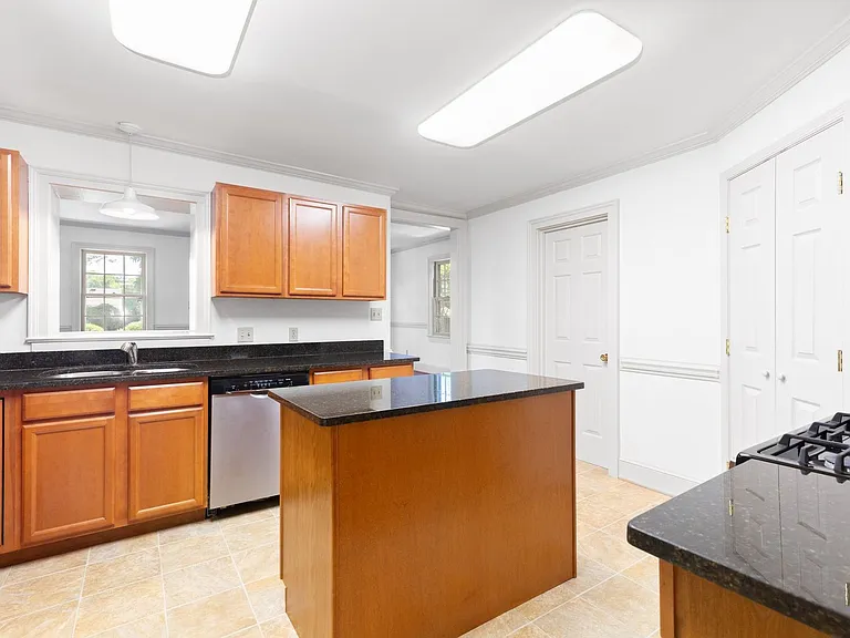 1307 Caroline St — Photo 10