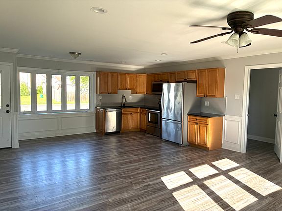 5th image of 240 Goldenridge Dr