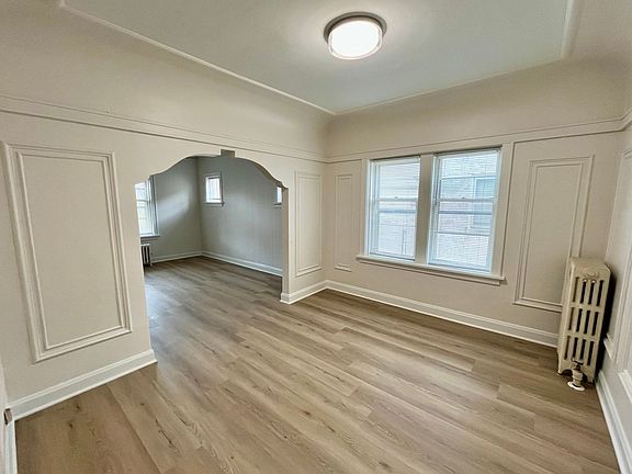 5th image of 3825 N Oakland Ave APT 10
