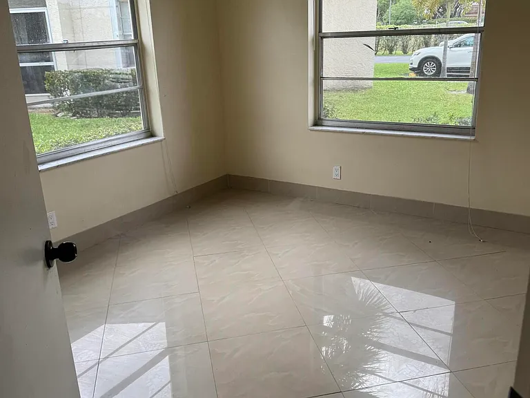 9921 Three Lakes Cir #9921 — Photo 39