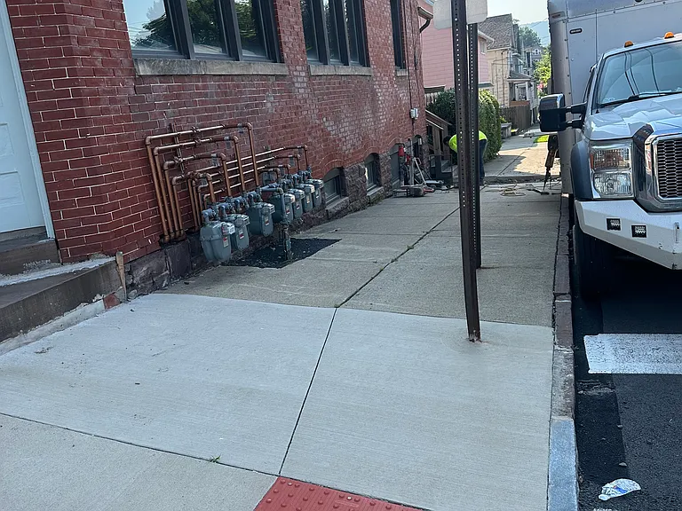 643 N Main St — Photo 14
