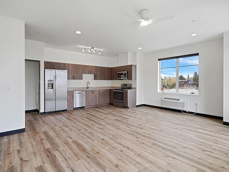 Bradbury Pointe Apartments — Photo 26