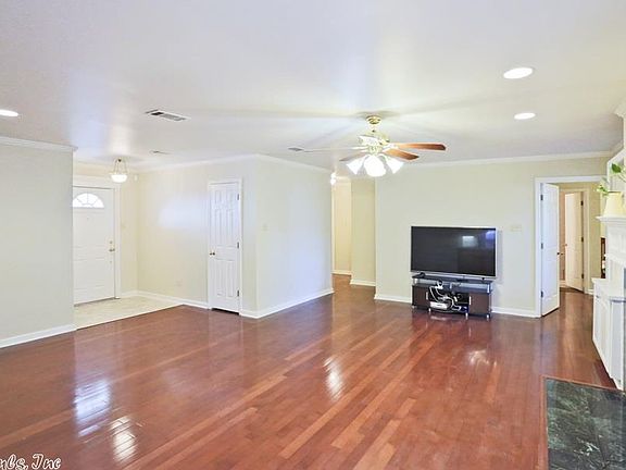 4th image of 3 Woodbrook Ct