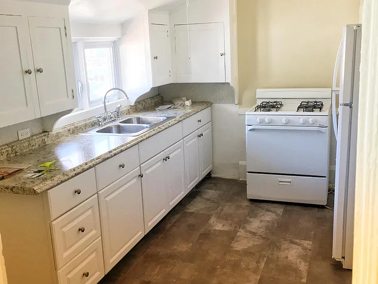 1334 Wealthy St SE #2 — Photo 2