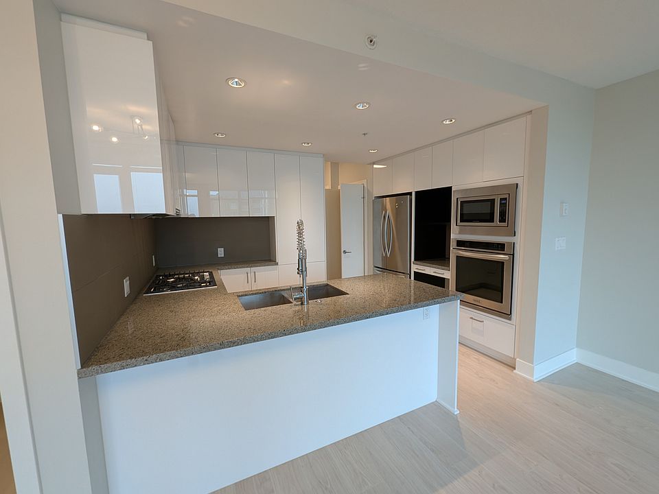 1st image of 3008 Glen Dr #1208