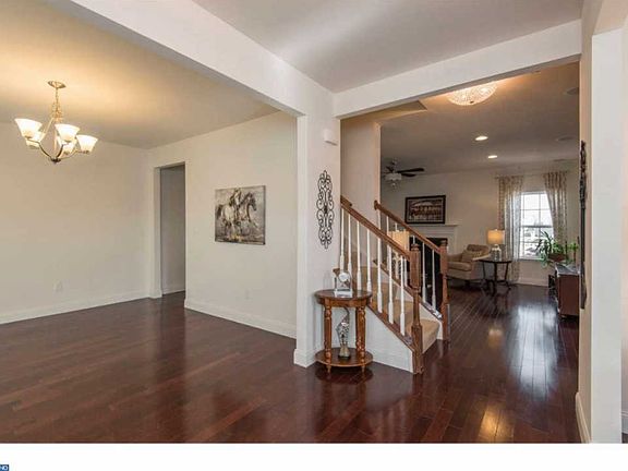 5th image of 242 Parker Dr