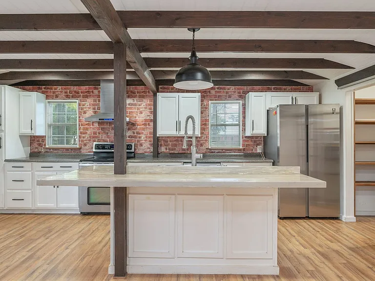 271 Bracewell St — Photo 13