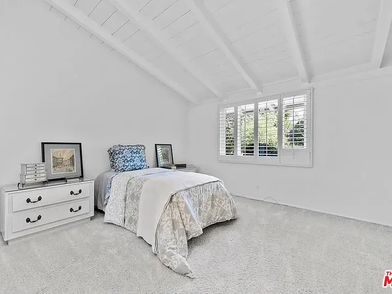 4363 Hayvenhurst Ave — Photo 17