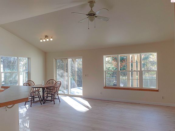 4th image of 501 Humbird St