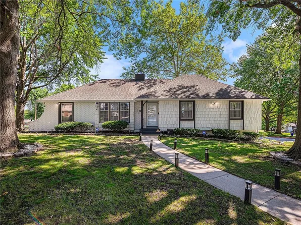 12917 Beacon Ave, Grandview, MO 64030