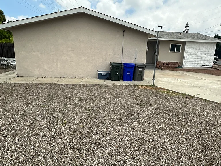 Gravelled side yard