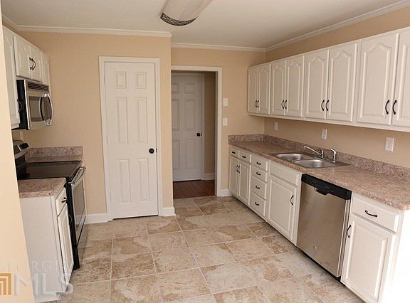 5th image of 5617 Whispering Pines Ln