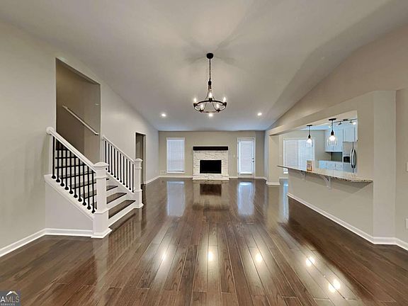2nd image of 2929 Manitoba Ln