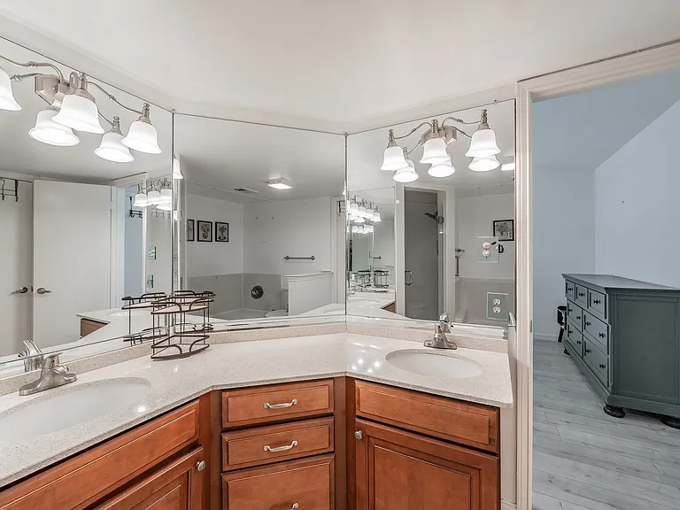 2402 Northlake Ct — Photo 16
