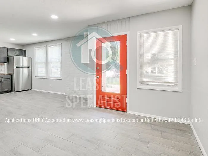 1025 Parsons St — Photo 7