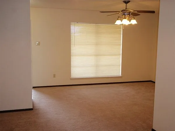 6824 Camden Ln — Photo 3