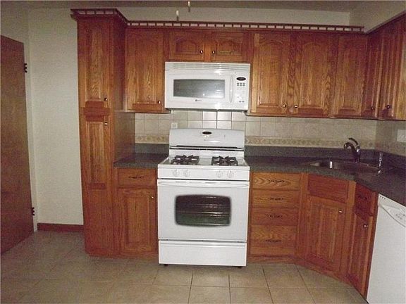 4th image of 1523-1525 Dunluce Dr