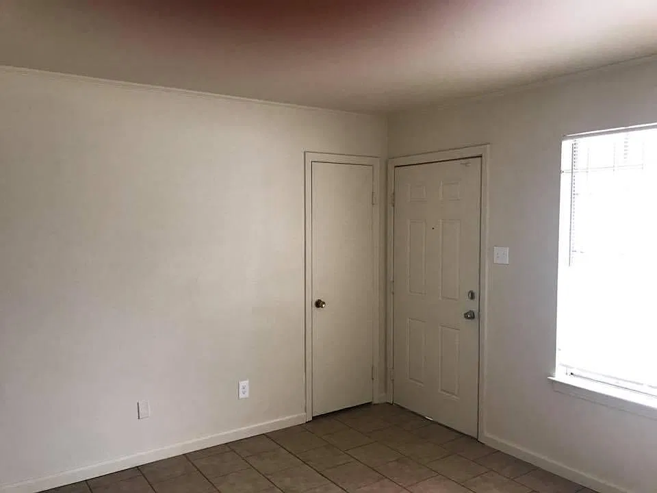 5916 Valley Dr — Photo 2