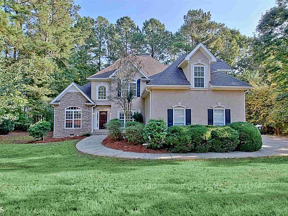 3rd image of 135 Lyndhurst Way