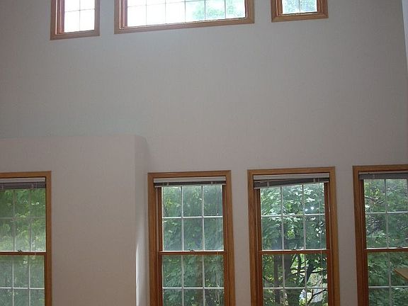 4th image of 2741 N Southport Ave #3