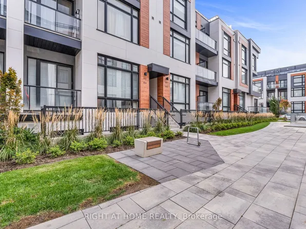 2 Steckley House Ln #907, Richmond Hill, ON L4S 0N4