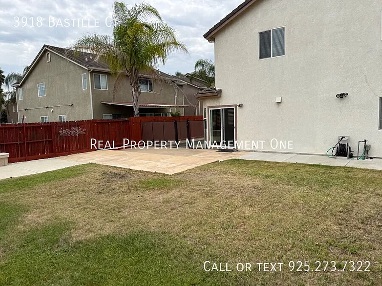 3918 Bastille Ct — Photo 32