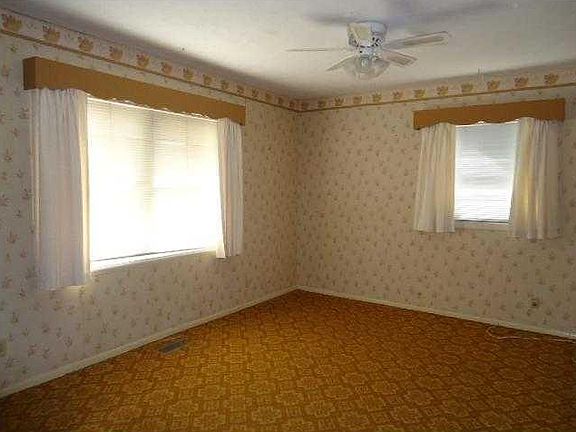 4th image of 7901 Penway St