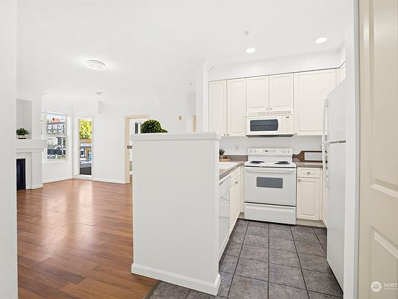 3rd image of 4343 Roosevelt Way NE #207