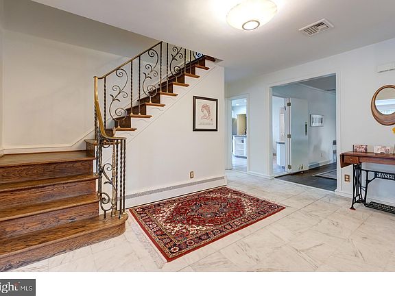 4th image of 257 Lloyd Ln