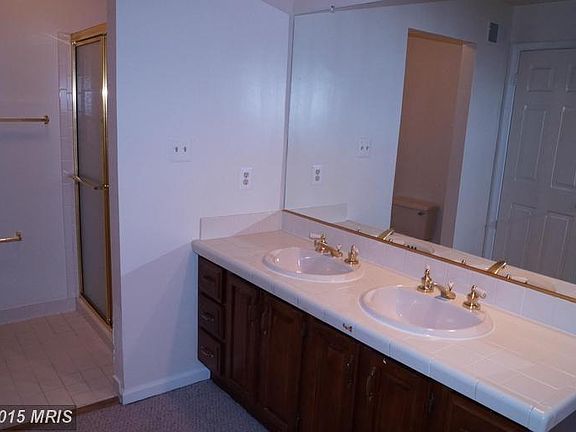 Master Bathroom (1) with soaking tub, his and hers sink and