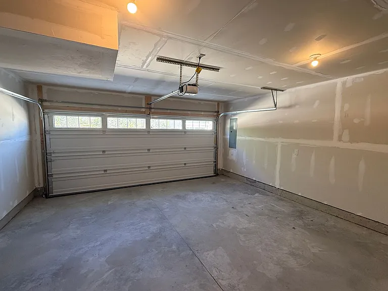 2108 Winterberry Ln — Photo 24