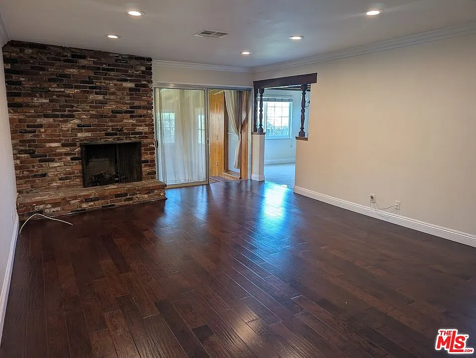 3 bed, 2.0 bath, 1400 sqft, $3,800 — Photo 4