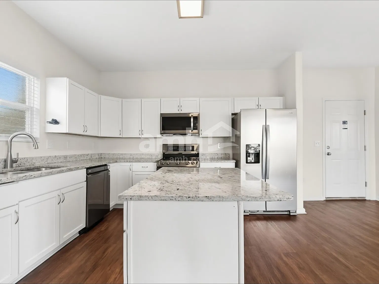 4 bed, 3.5 bath, 2600 sqft, $2,885 — Photo 3