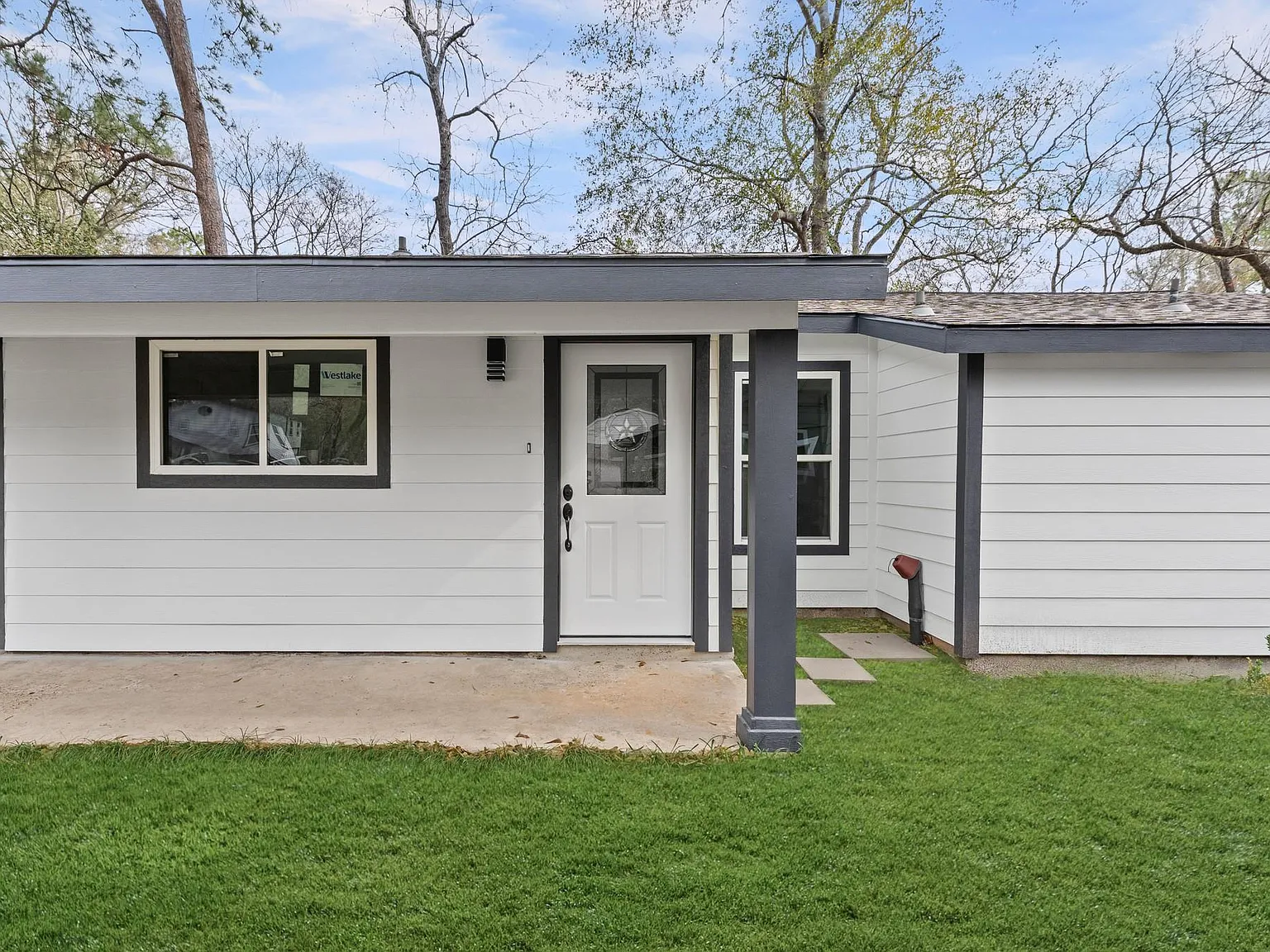 3 bed, 2.0 bath, 1208 sqft, $1,900 — Photo 3