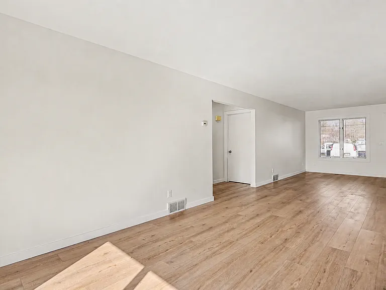 1283 N Wood St — Photo 13