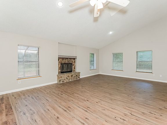 3rd image of 1100 Creekwood Cv