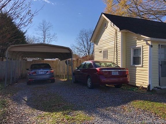 5th image of 829 N Davis Ave