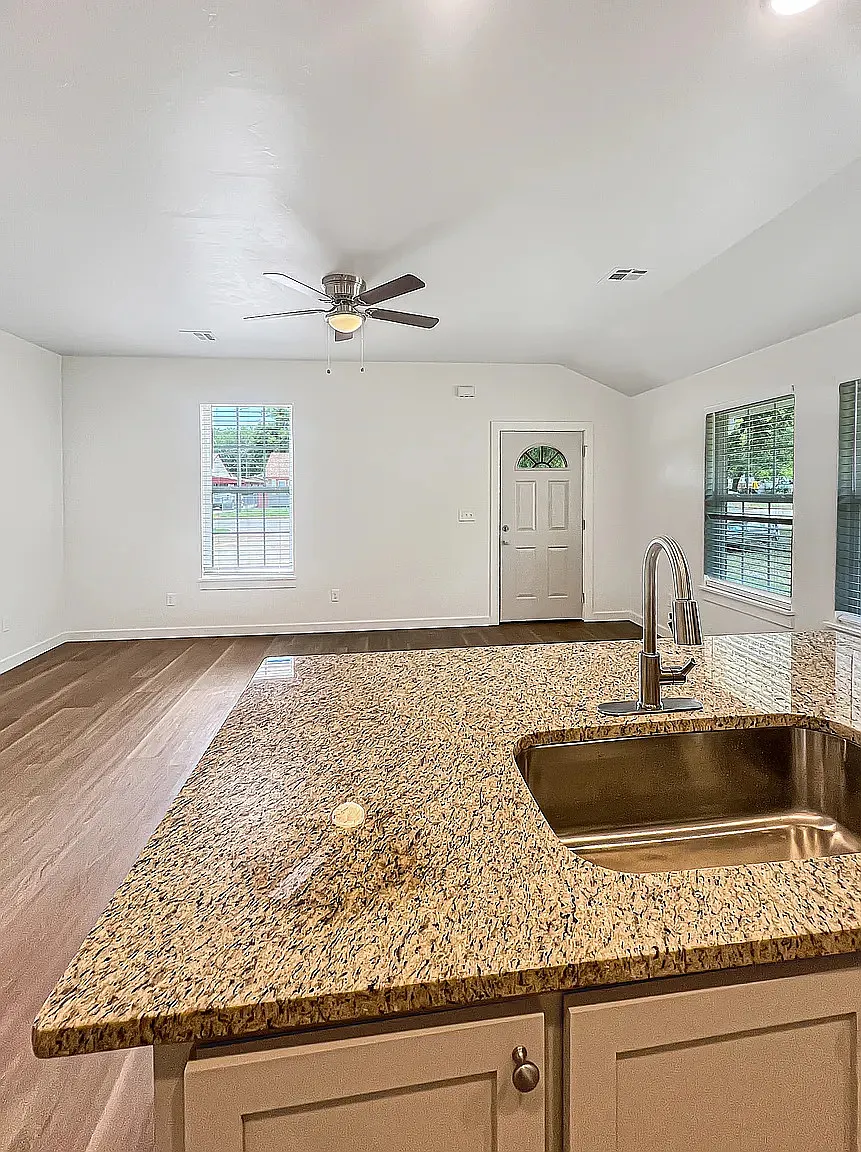 3 bed, 1150 sqft, $1,350 — Photo 4